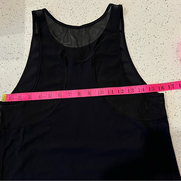 Lululemon black mesh tank top size 4 . - Picture 6 of 8